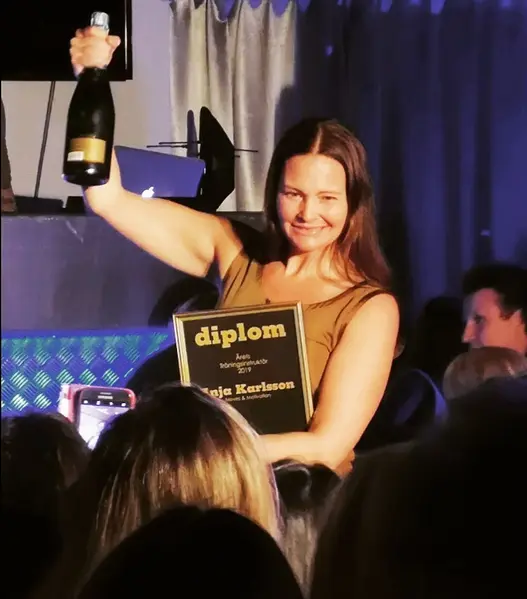 Ägaren på Moves – välkomnande vid entrén, spegelfri miljö.